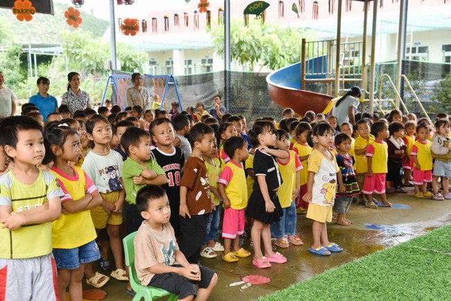 Ban Từ thiện: Tặng quà Trung Thu cho các em học sinh ở Đắk Som, Đăk Nông